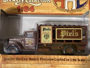 lot 58 image: Great American Brewery Collection - Strohs Beer