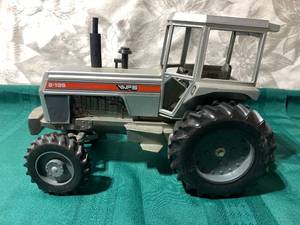 lot 66 image: 1982 Silver Diecast Tractor #2-135