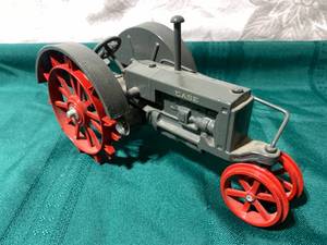 lot 67 image: ERTL Collector Series #8 Case Tractor