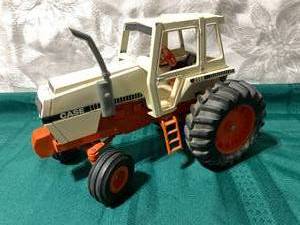 lot 69 image: ERTL Case #2590 Toy Tractor