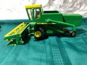 lot 71 image: ERTL John Deere 6600 Combine
