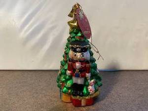 lot 89 image: Ornaments by Kathe Wolfahrt