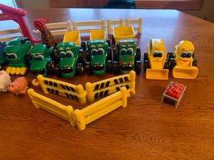 lot 104 image: John Deere Mini Farm