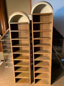 lot 114 image: Farmhouse Style Toy Storage  Display