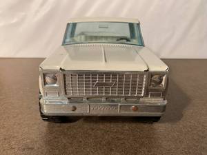 lot 118 image: Nylint White Pickup Truck - Versatile Branding