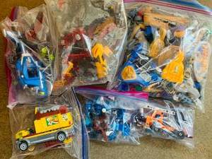 lot 88 image: Random Lego Lot