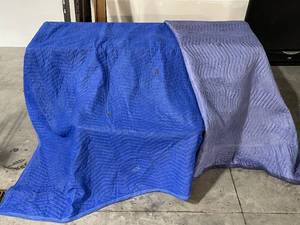 2 Moving Blankets