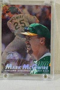 1997 Flair Showcase Mark McGwire Row 0 Seat 52 Card