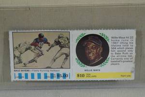 1968 Standard Oil Winners Circle Wille MaysGale Sayers Card