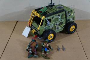 Teenage Mutant Ninja Turtles Battle Van and Figures