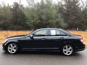 lot 2 image: 2011 Mercedes Benz C300