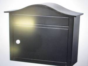 Saratoga Black Wall-Mount Lockable ...