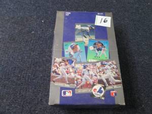 lot 16 image: 1991 Fleer Baseball Ultra Set 36- 1...
