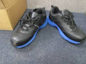 lot 68 image: Reeboks Steel Toe Work Shoes Mens ...