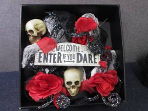 lot 86 image: Halloween Wall Dcor...