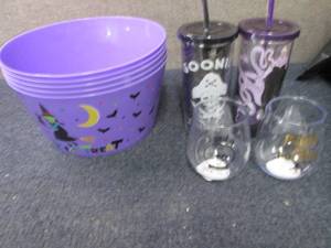 lot 91 image: 5 Halloween Candy Tubs, 2 Glasses w...