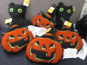 lot 96 image: 6 Harvest Pillows...
