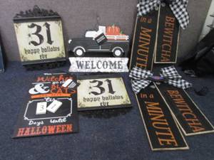 lot 101 image: 6 Halloween Dcor Wall Items...