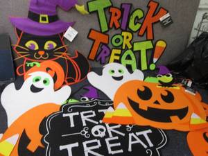 lot 106 image: 6 Halloween Felt Wall Hangings...