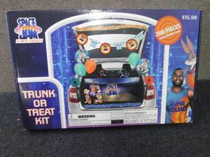 lot 115 image: Space Jam Trunk or Treat Kit...