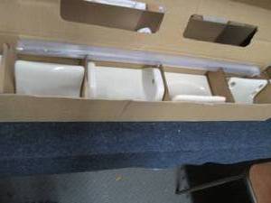 lot 128 image: Lenape Bone Porcelain Bath Hardware...