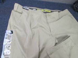 lot 246 image: 42x32 Extreme Flex Lee Mens Pants-...