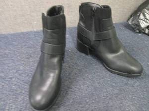 lot 256 image: Rocket Dog Ladies Size 8 Short Blac...