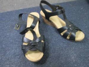 lot 258 image: BOC Ladies Comfort Black Wedges Siz...