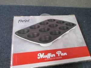 lot 320 image: Parini Nonstick Stoneware Muffin Pa...