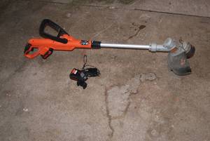Black & Decker battery power weed w...