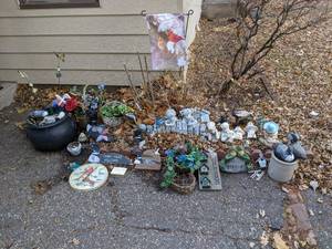 All kinds of outdoor decor Welcom...