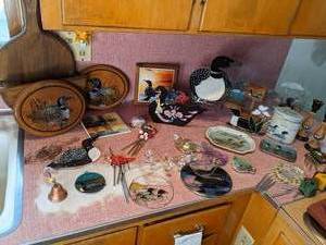 Countertop with Loon and other Deco...