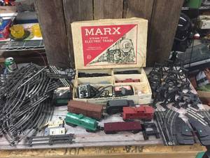 lot 60 image: Vintage MARX O-Scale Train-Tracks-Cars-Accessories