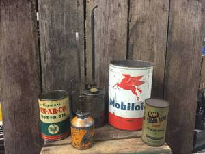 lot 65 image: Vintage Oil Cans - Lubricators