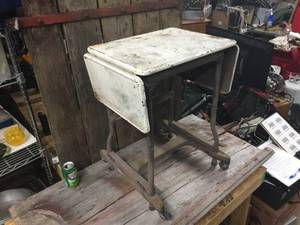 lot 76 image: Vintage Luxco Drop Leaf Rolling Typewriter Table
