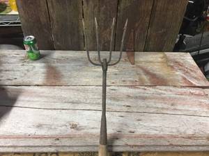 lot 80 image: Vintage Fish SpearHarpoon