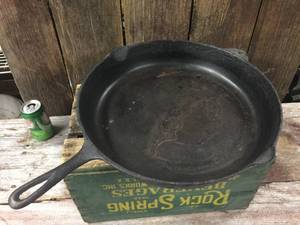 lot 81 image: Vintage BSR Red Mountain 14A Cast Iron Skillet