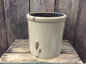 lot 85 image: Antique Minnesota Stoneware Salt Glaze Clock Crock With Turkey Droppings