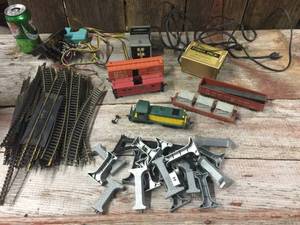 lot 89 image: HO Train Set