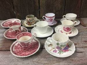 lot 96 image: Vintage Group Copeland - Spode Demitasse Cups & Saucers