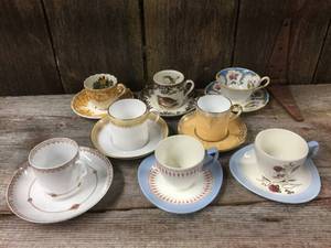 lot 103 image: 8 Vintage Spode Copeland England Demitasse Cups & Saucers