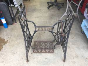 lot 7 image: Antique Cast Singer Sewing Machine BaseSteampunk Table