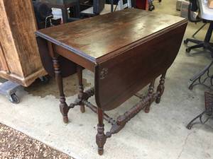 lot 6 image: Vintage Mahogany Wooden Gate Leg Drop Leaf Table
