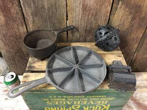 lot 119 image: 4 Cast Iron Items