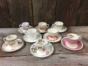 lot 120 image: 8 Vintage Spode Copeland England Demitasse Cups & Saucers