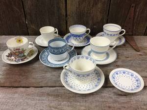 lot 122 image: 7 Vintage Spode Copeland England Demitasse Cups & Saucers