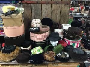 lot 124 image: Group Womens Antique Hats - Hat Boxes