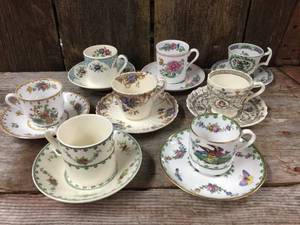 lot 125 image: 8 Vintage Spode Copeland England Demitasse Cups & Saucers
