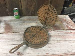 lot 9 image: Cast Iron Waffle Maker 9-10