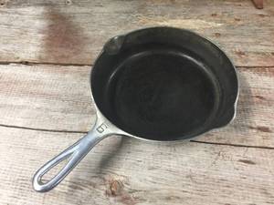 lot 12 image: Vintage Griswold #6 Cast IronNickle Plate Skillet